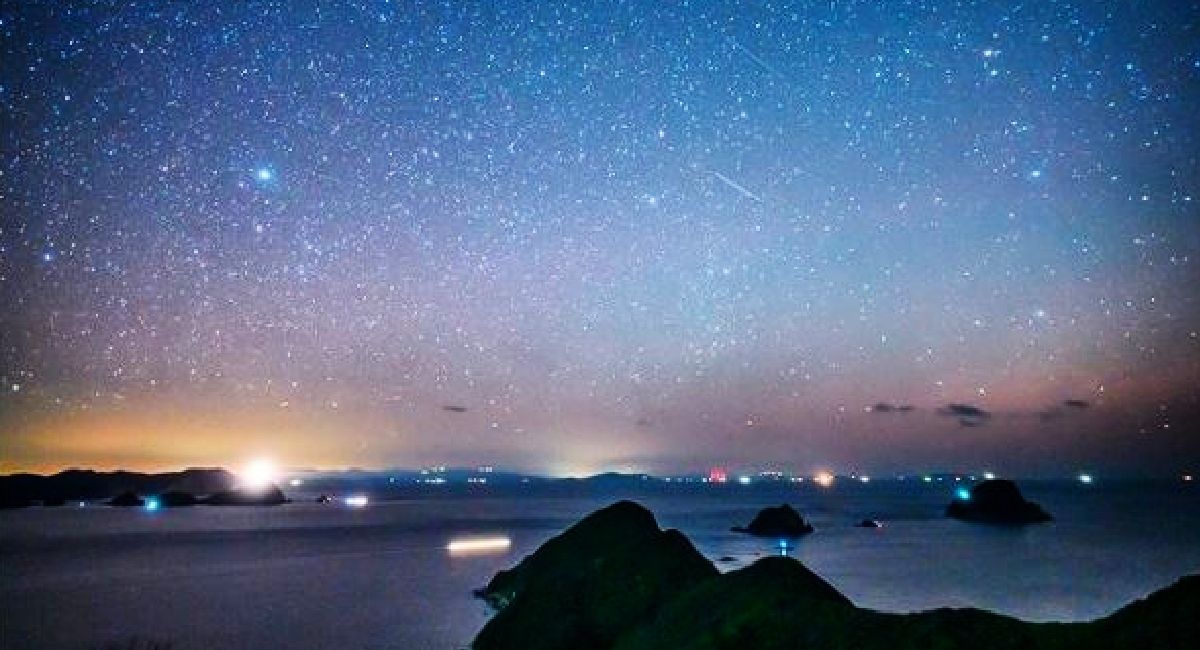 画像：澄んだ夜空に広がる満天の星