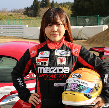 iq ビビック Love Drive Racing 美人レーサーとサーキットを走ろう